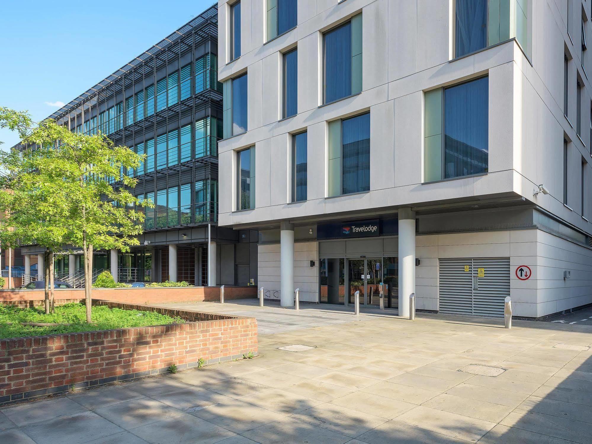 Travelodge London Ealing Exterior photo