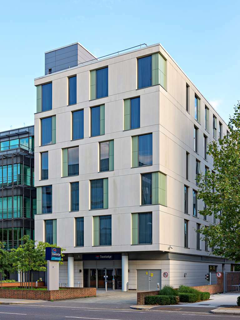 Travelodge London Ealing Exterior photo